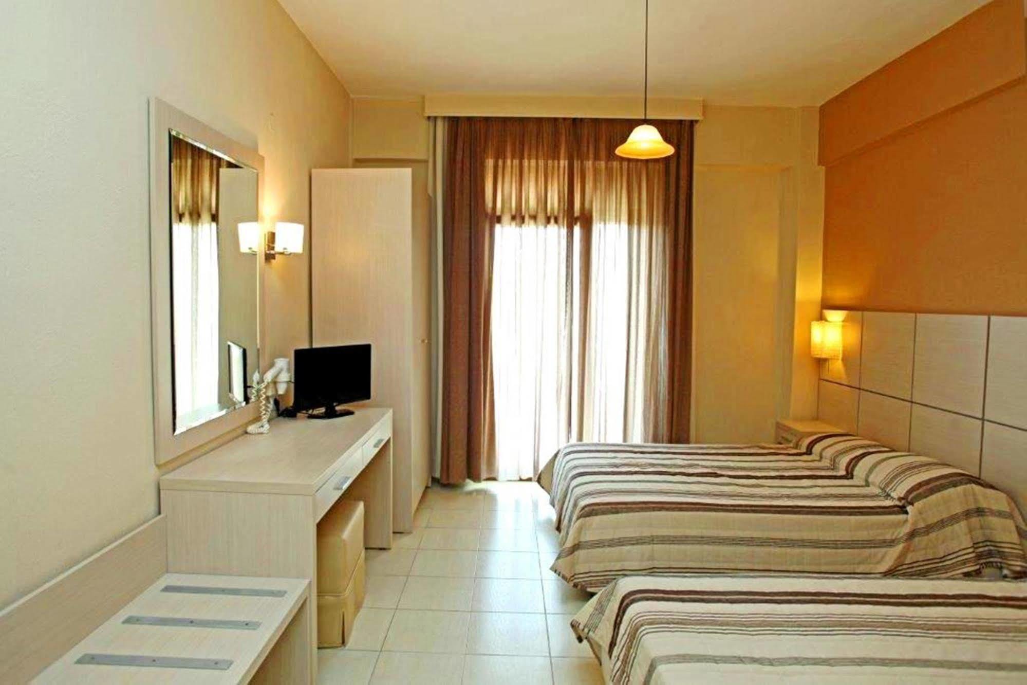 Aristotelis Hotel Fourka Luaran gambar